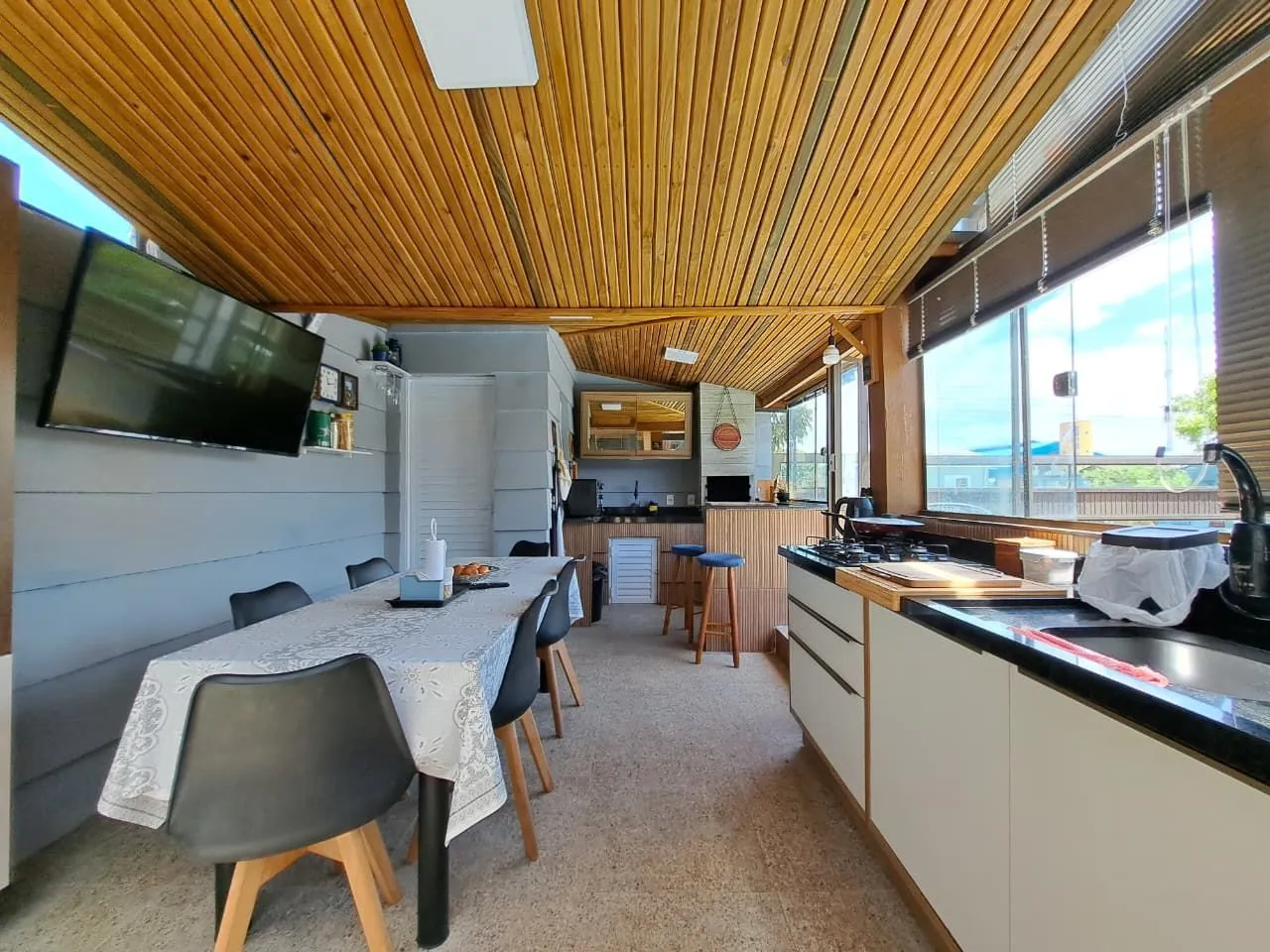 Imagem Casa com 04 dormitórios e piscina na praia de Imbé/ RS.