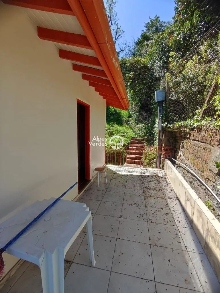 Imagem Vende-se casa no bairro prinstrop a 10 minutos da rua coberta de gramado