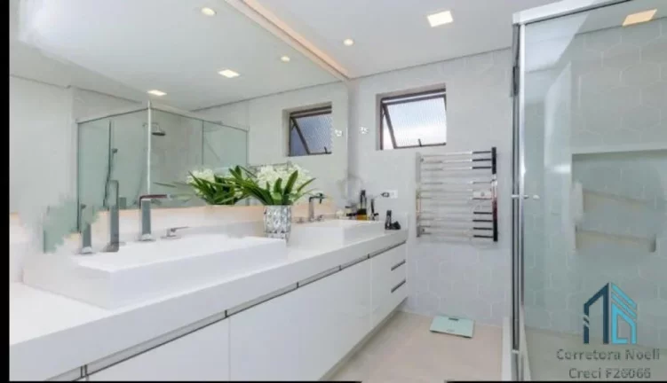 Imagem Apartamento 04 quartos sendo uma suíte, 02 vagas de garagem no Cabral/Ahú em Curitiba PR