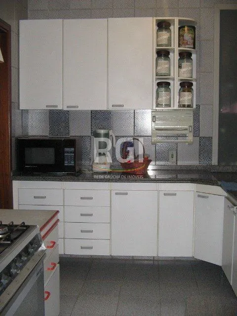 Imagem Casa para Venda - 260m², 3 dormitórios, sendo 1 suites, 7 vagas - Nonoai