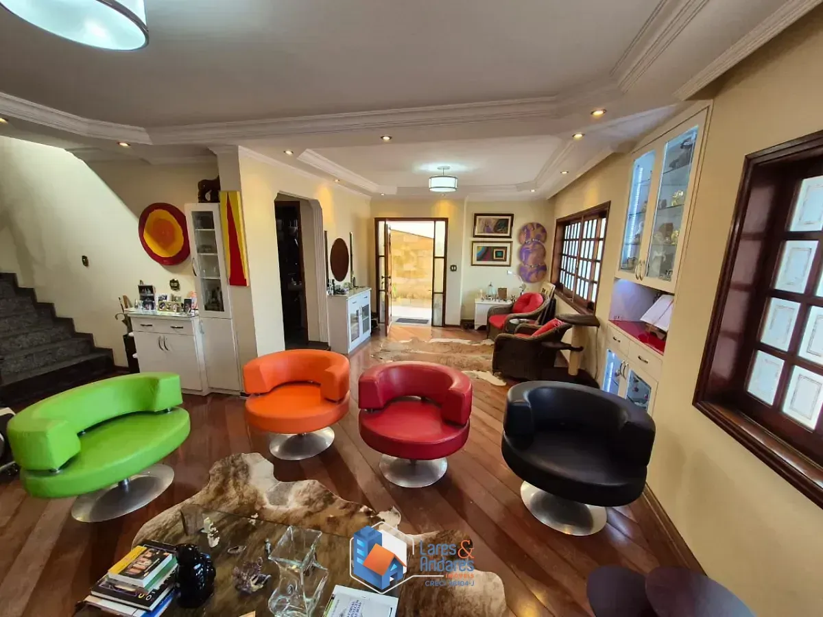 Imagem Casa para venda em Parque São Domingos com 3 quartos, sendo 1 suíte, 313m²