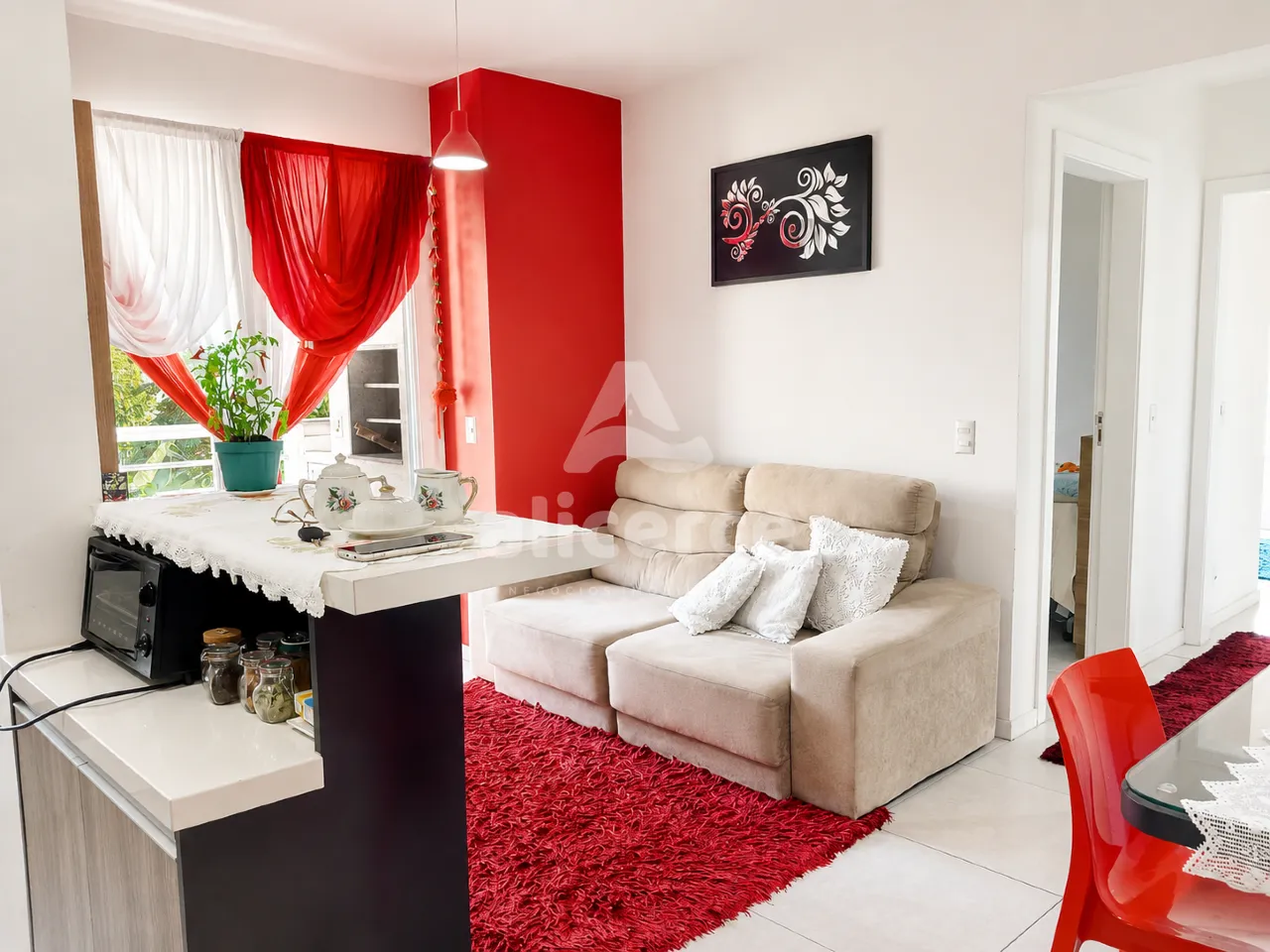Imagem Apartamento com 2 dormitórios, suíte e churrasqueira na sacada em Areias - São José/SC