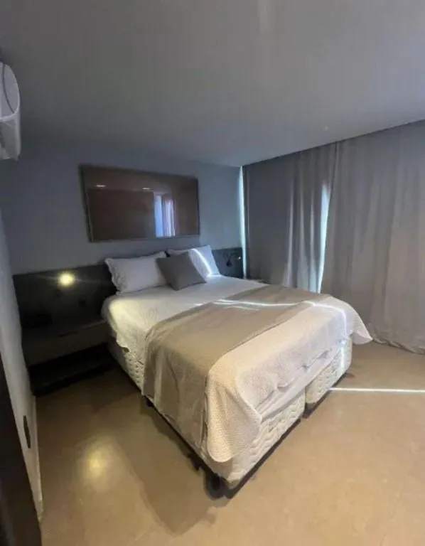 Imagem Flat reformado e mobiliado com 35m² em Manaíra. Condomínio com piscina, lazer completo e segurança, a poucos minutos da praia.