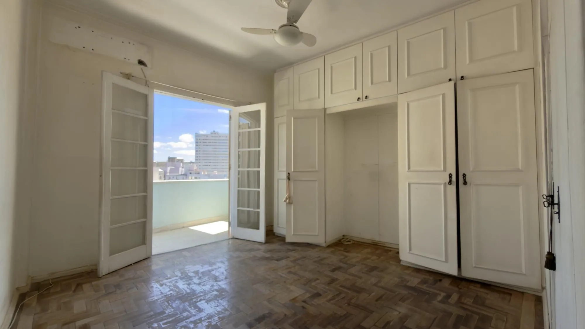 Imagem Apartamento 3 quartos para comprar no Ed. Jardim Sevigné. Centro Histórico.