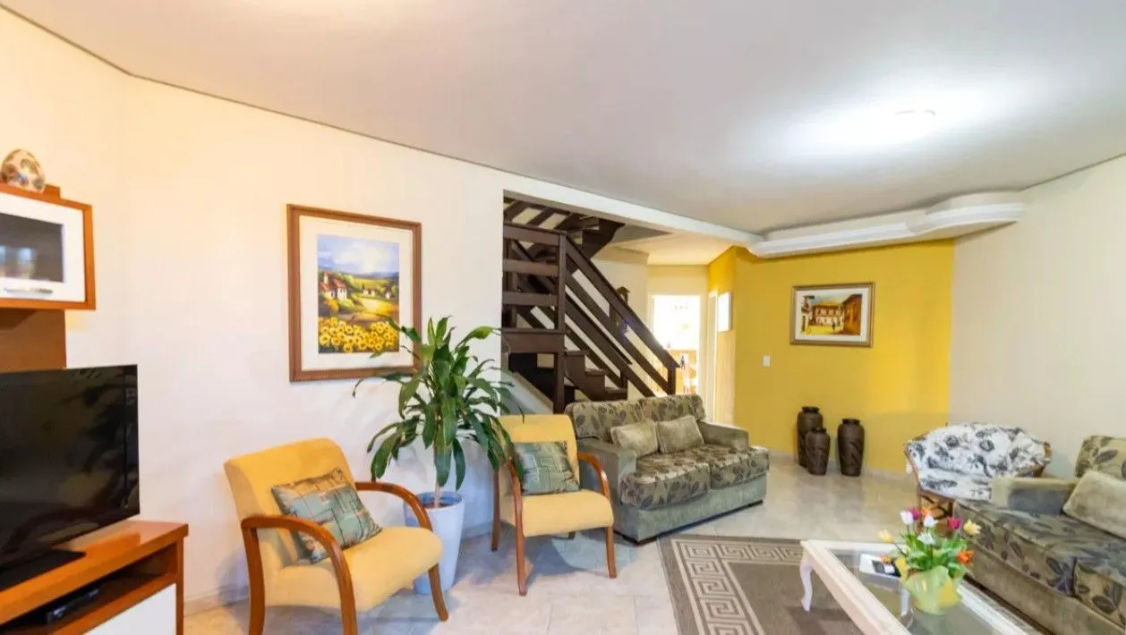 Imagem Casa 3 dormitórios Bairro Nonoai Porto Alegre