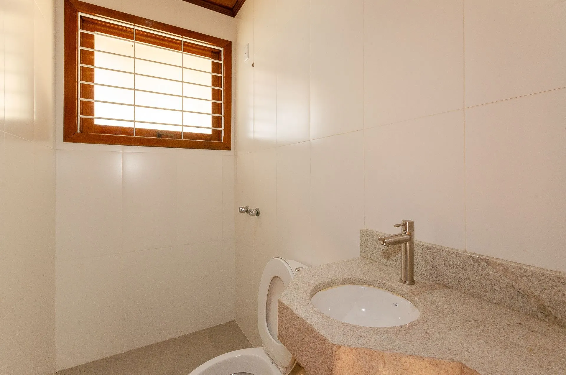 Imagem Casa Residencial de 4 Quartos à Venda em Porto Alegre, RS