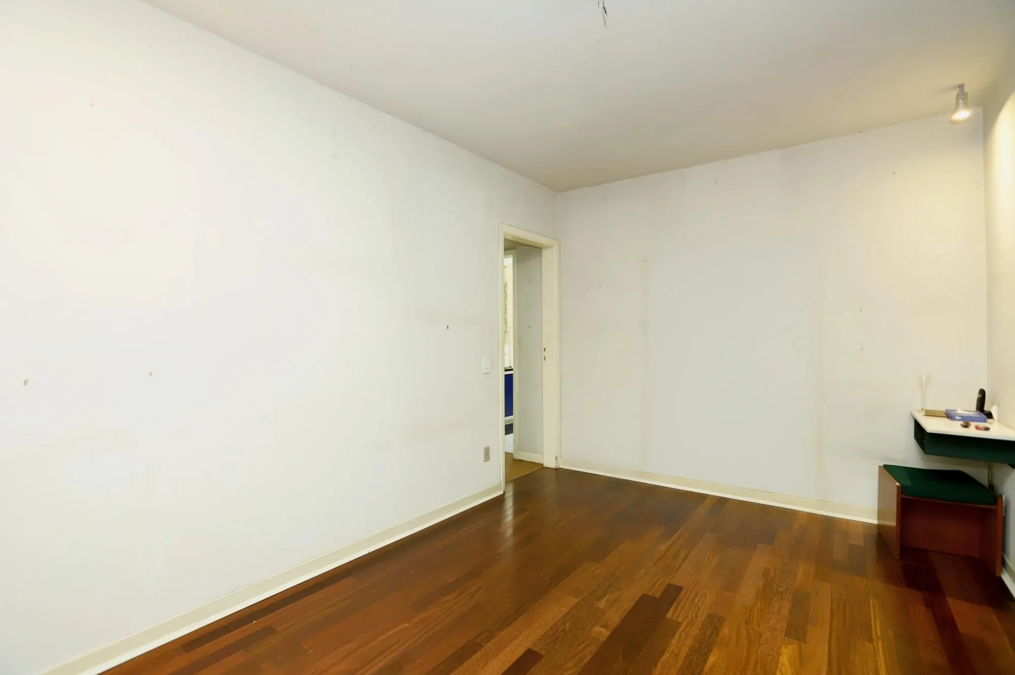 Imagem Casa no Bairro Petrópolis em Porto Alegre - Rua calma junto Av. Protásio Alves