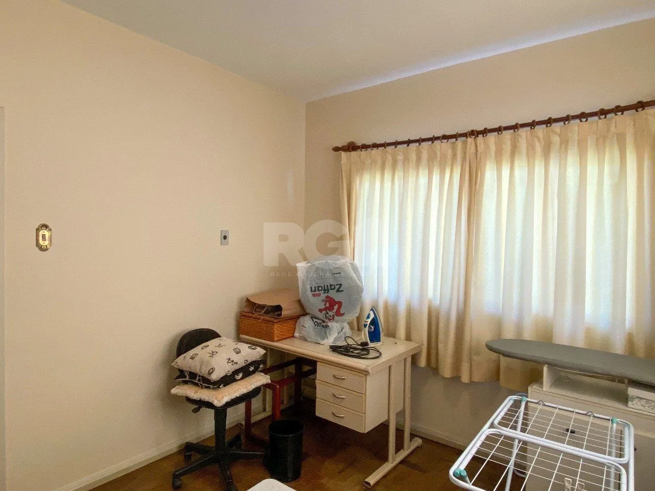Imagem Casa com 4 dormitórios, no bairro Nossa Senhora das Graças em Canoas/RS