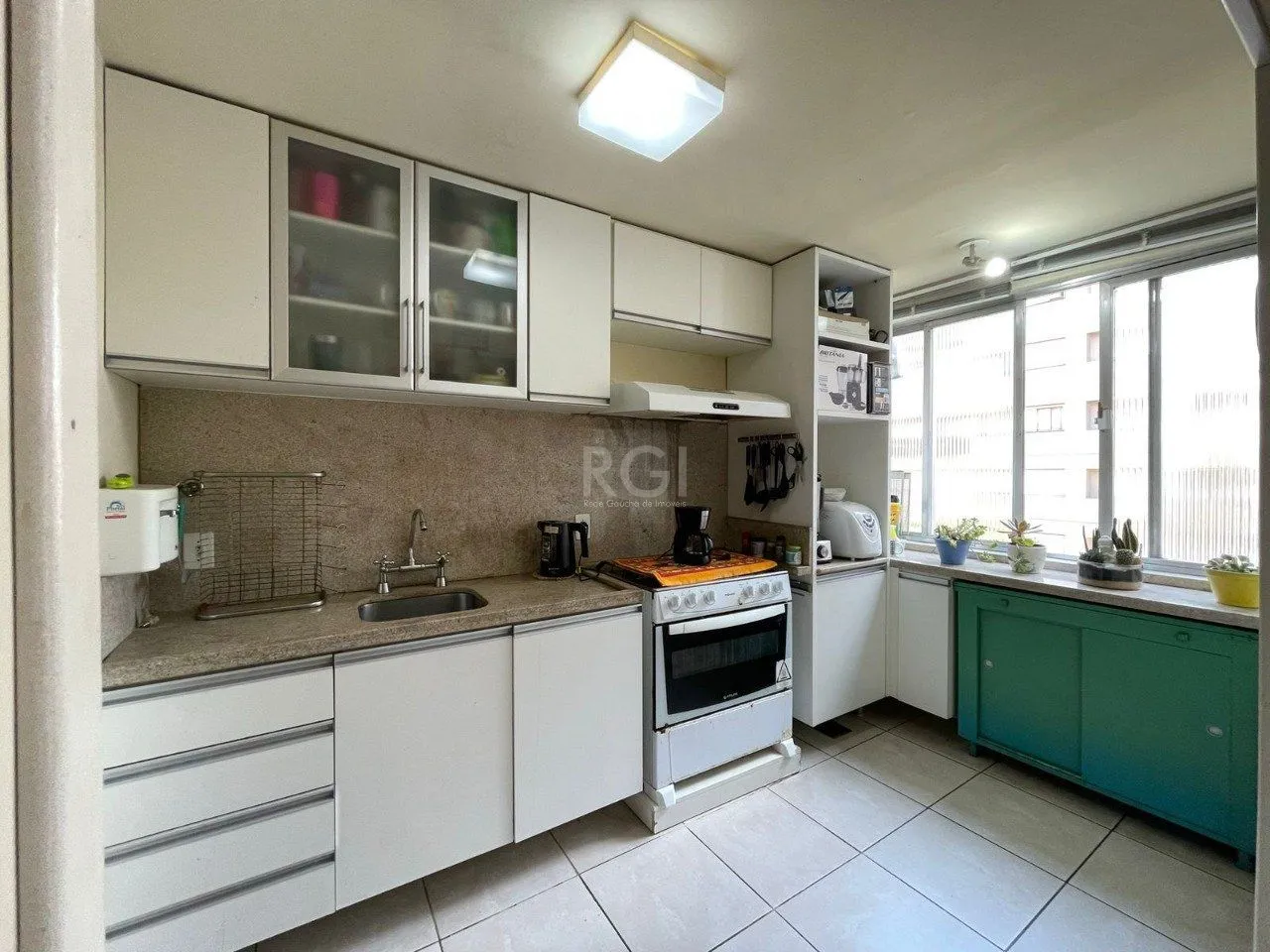 Imagem Cobertura a venda 5 Quartos, suíte e 2 vagas, no Bairro Menino Deus, Poa/RS
