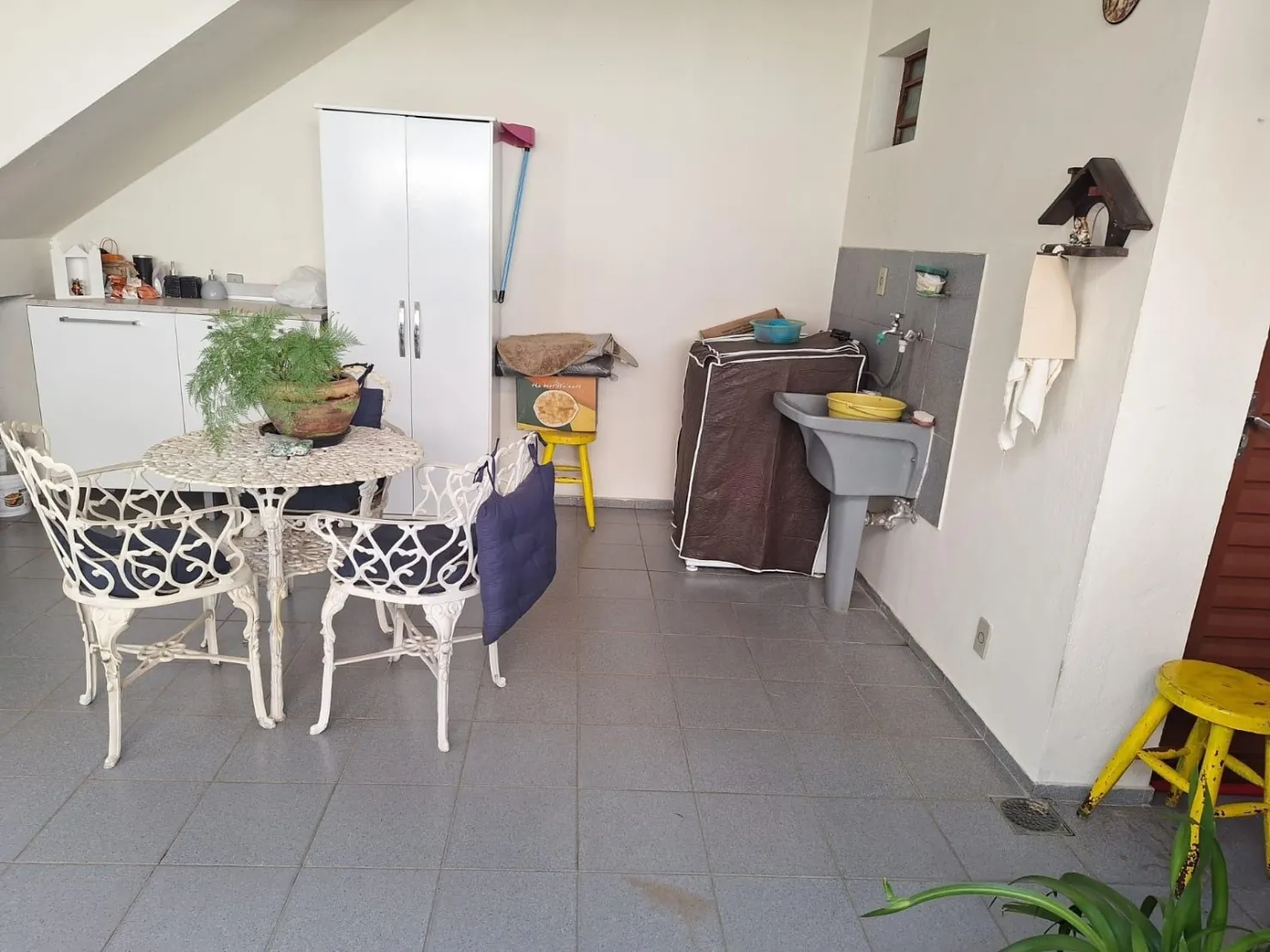 Imagem Imóvel Comercial e Residencial de Esquina no Bairro Crispim: Excelente Localização e Visibilidade para Comércio e Moradia