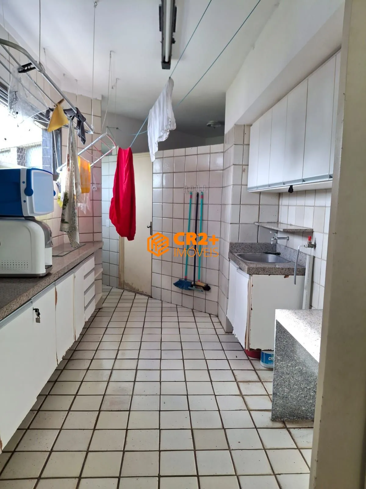 Imagem Vendo apartamento no Parnamirim, com 191 m² e com 3 suítes. Ótima localização. O