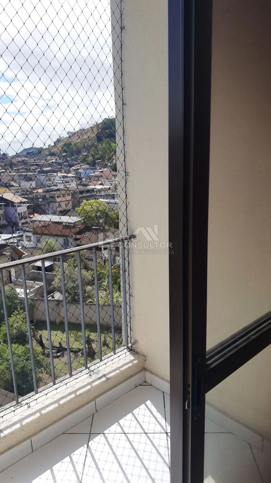 Imagem Vendo Apartamento com 2 Quartos, Varanda e Vaga, 60m² no Condomínio Central Park em Barro Vermelho, São Gonçalo/RJ