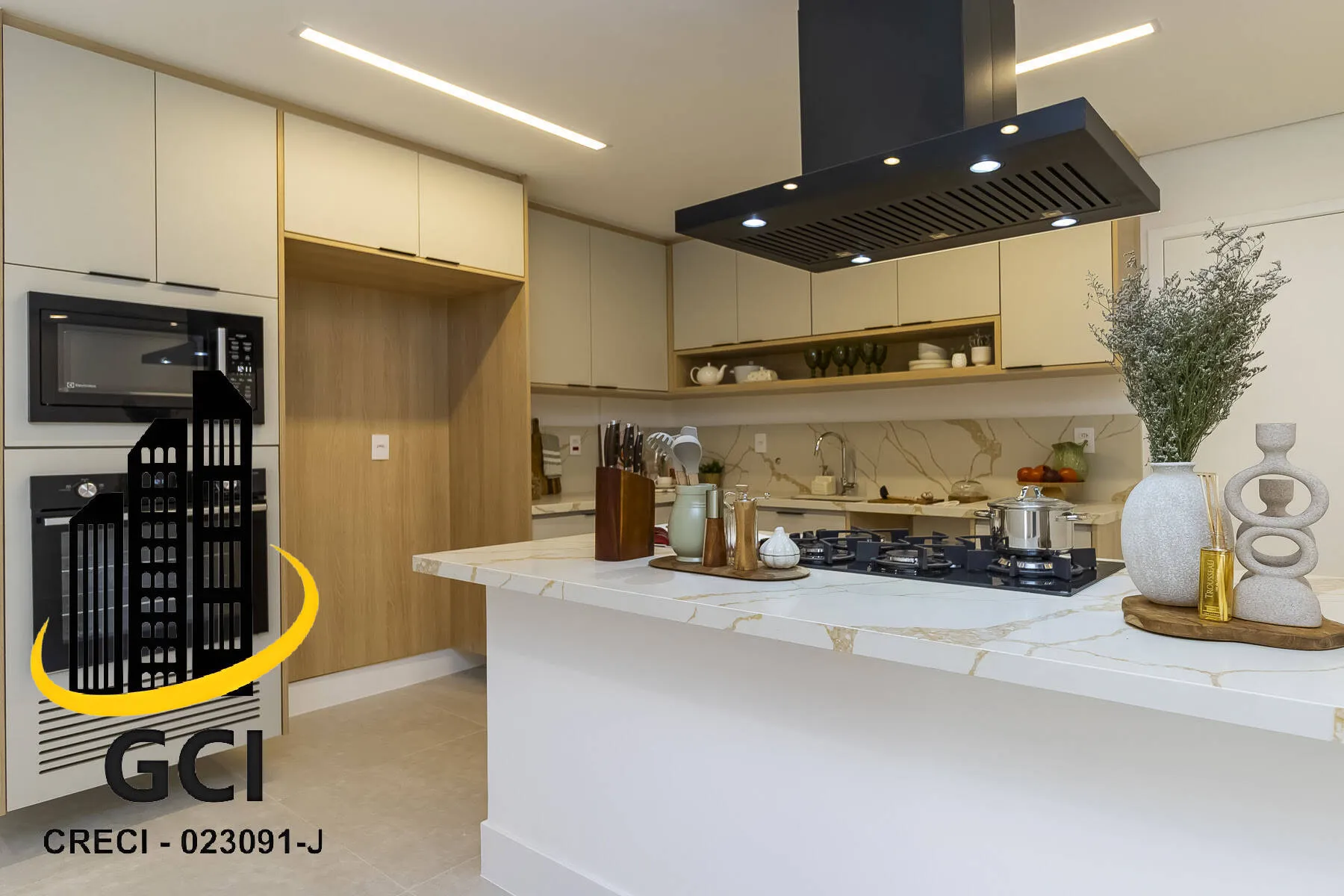 Imagem Jd America - 142m2 reformado com 2 suítes e 2 vagas!