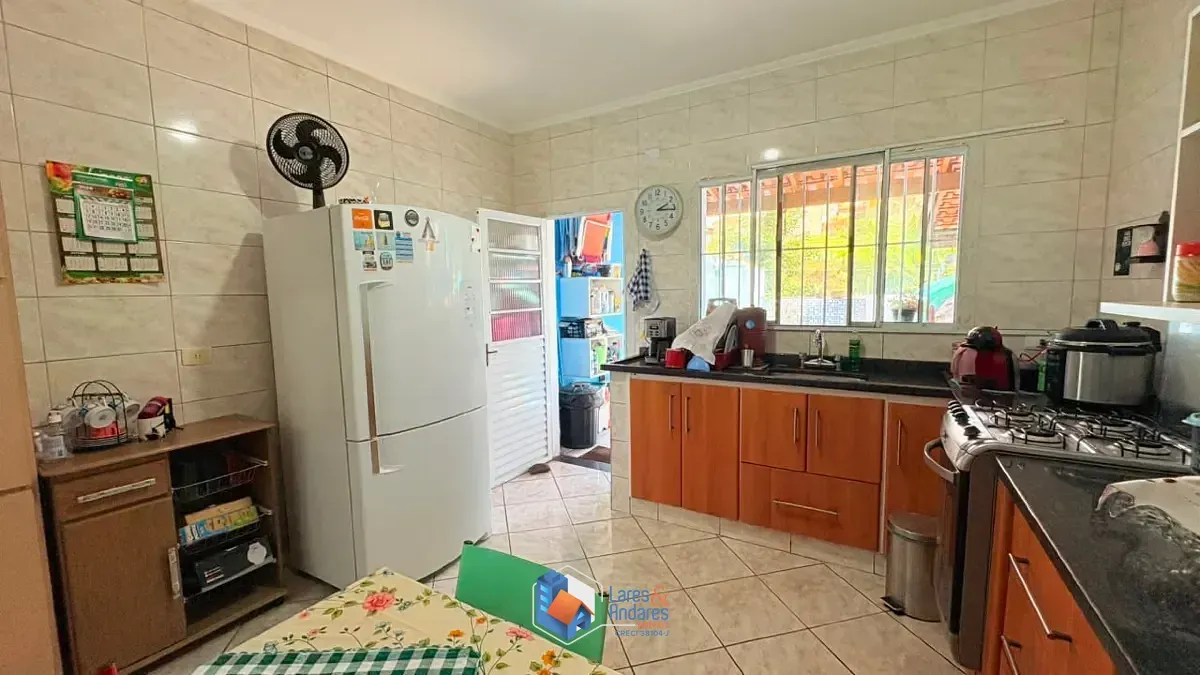 Imagem Sobrado para venda em Parque Maria Domitila com 3 quartos, sendo 1 suíte, 200m²