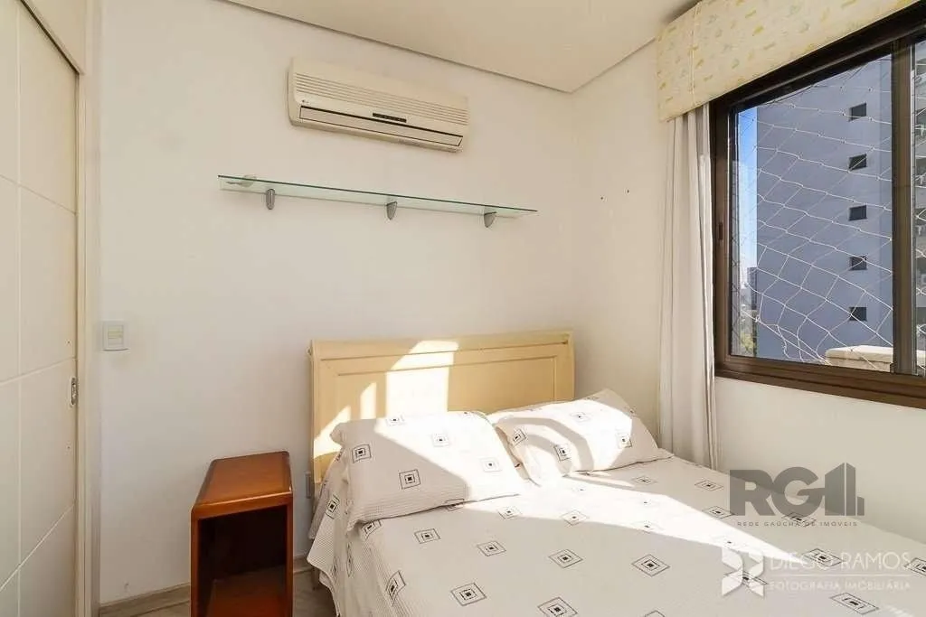 Imagem Cobertura para Venda - 185m², 3 dormitórios, sendo 1 suites, 2 vagas - Petrópolis