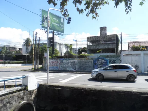 Imagem Terreno de esquina, à venda, Av. Ayrton Senna, em Piedade, Jaboatão dos Guararapes.