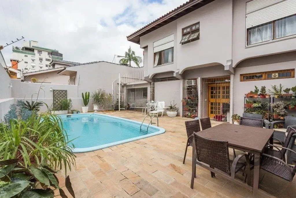 Imagem Casa com 3 dormitórios no bairro Jardim Lindóia