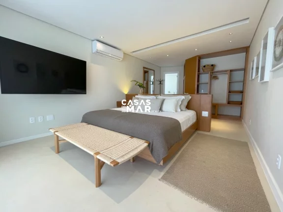 Imagem Casa de Luxo à Beira-Mar em Condomínio na Vila Velha, Angra dos Reis-RJ: 6 Quartos, 6 Suítes, 7 Salas e 7 Banheiros.