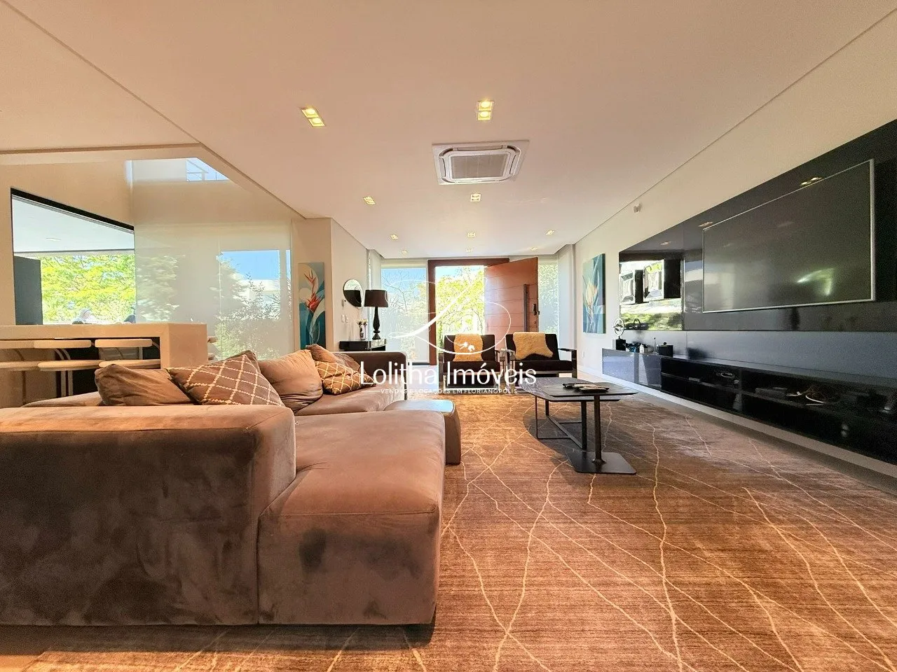 Imagem CASA COM 5 SUÍTES Á VENDA EM JURERÊ - FLORIANÓPOLIS/SC