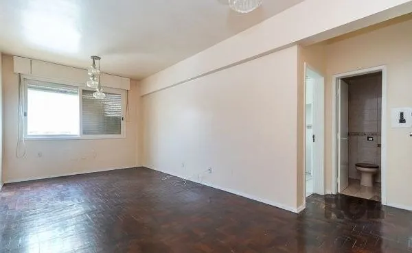 Imagem Apartamento no bairro Floresta de 2 dormitórios dependência e vaga DESOCUPADO