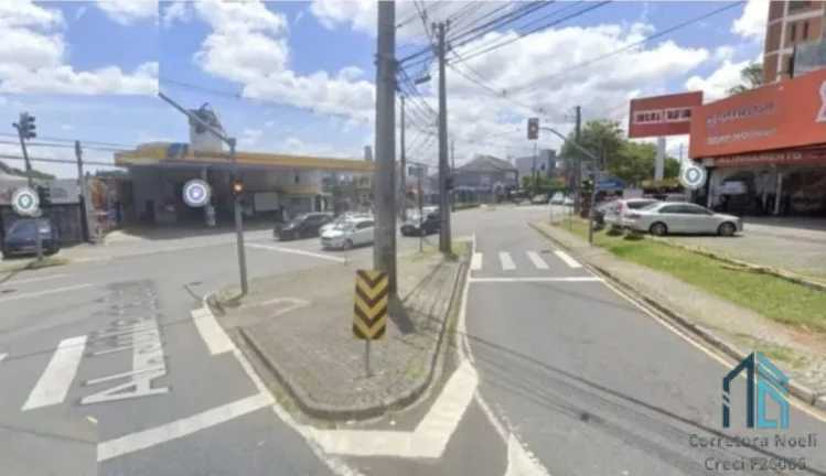 Imagem Imóvel Comercial de esquina, localização privilegiada, no Campina do Siqueira em Curitiba PR