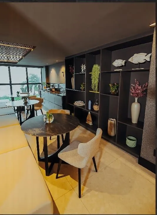 Imagem Alto Padrão com Piscina Infinita e Potencial para Airbnb - Viva ou Invista com Inteligência