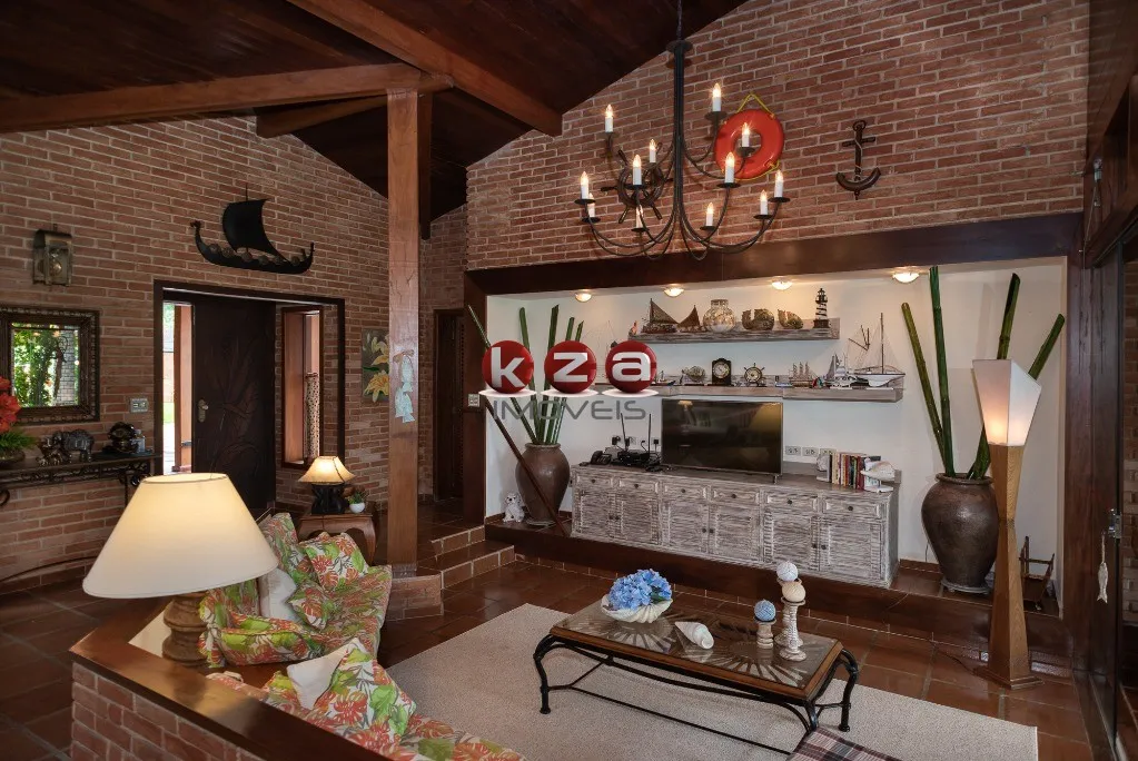 Imagem Casa de luxo a venda em Ubatuba, Praia Dura, frente para o mar. 6 suítes, 3 salas, 8 banheiros, 11 vagas, área gourmet592 m².