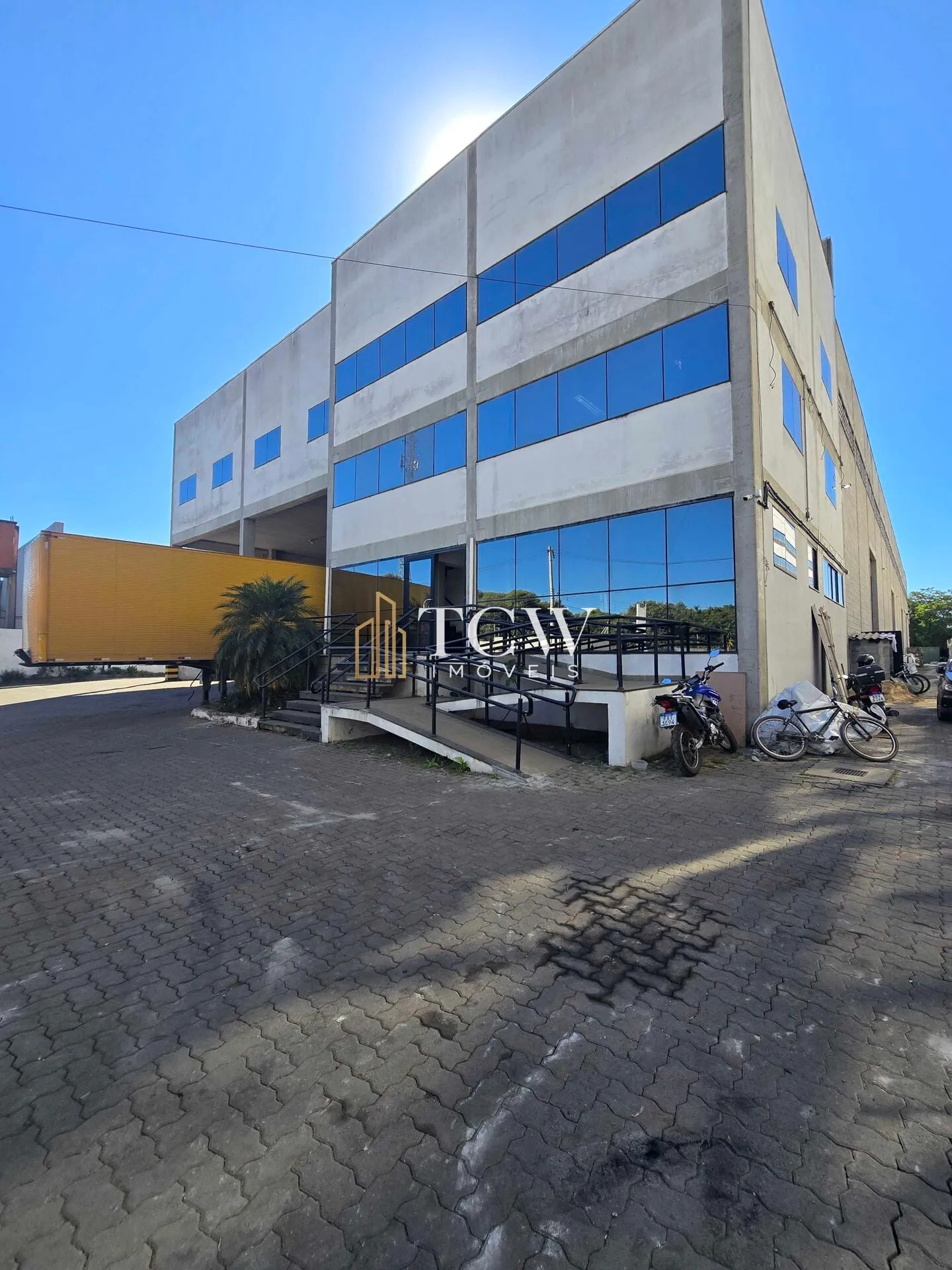 Imagem Galpão Industrial para Locação em Guarulhos/SP | 3.500 m² | 13 Docas | Próximo à Rodovia Presidente Dutra