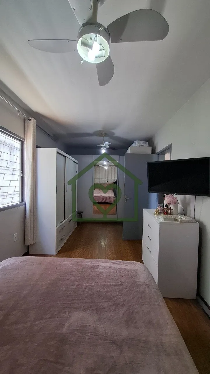 Imagem Imóvel residencial localizado no Bairro Glória, composto por um terreno de topografia plana com me...