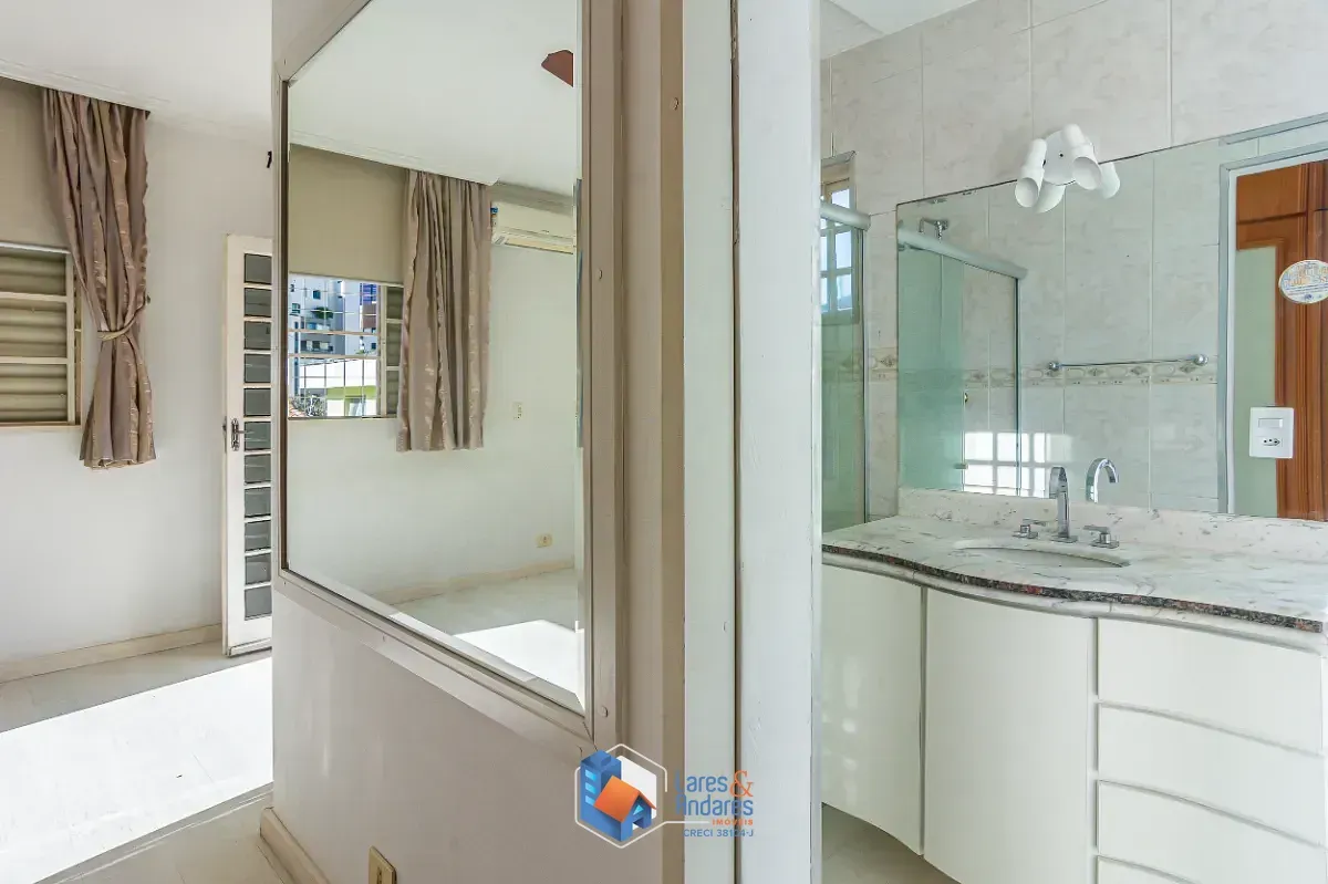Imagem Casa de vila para venda em Vila Madalena com 3 quartos, sendo 1 suíte, 200m²