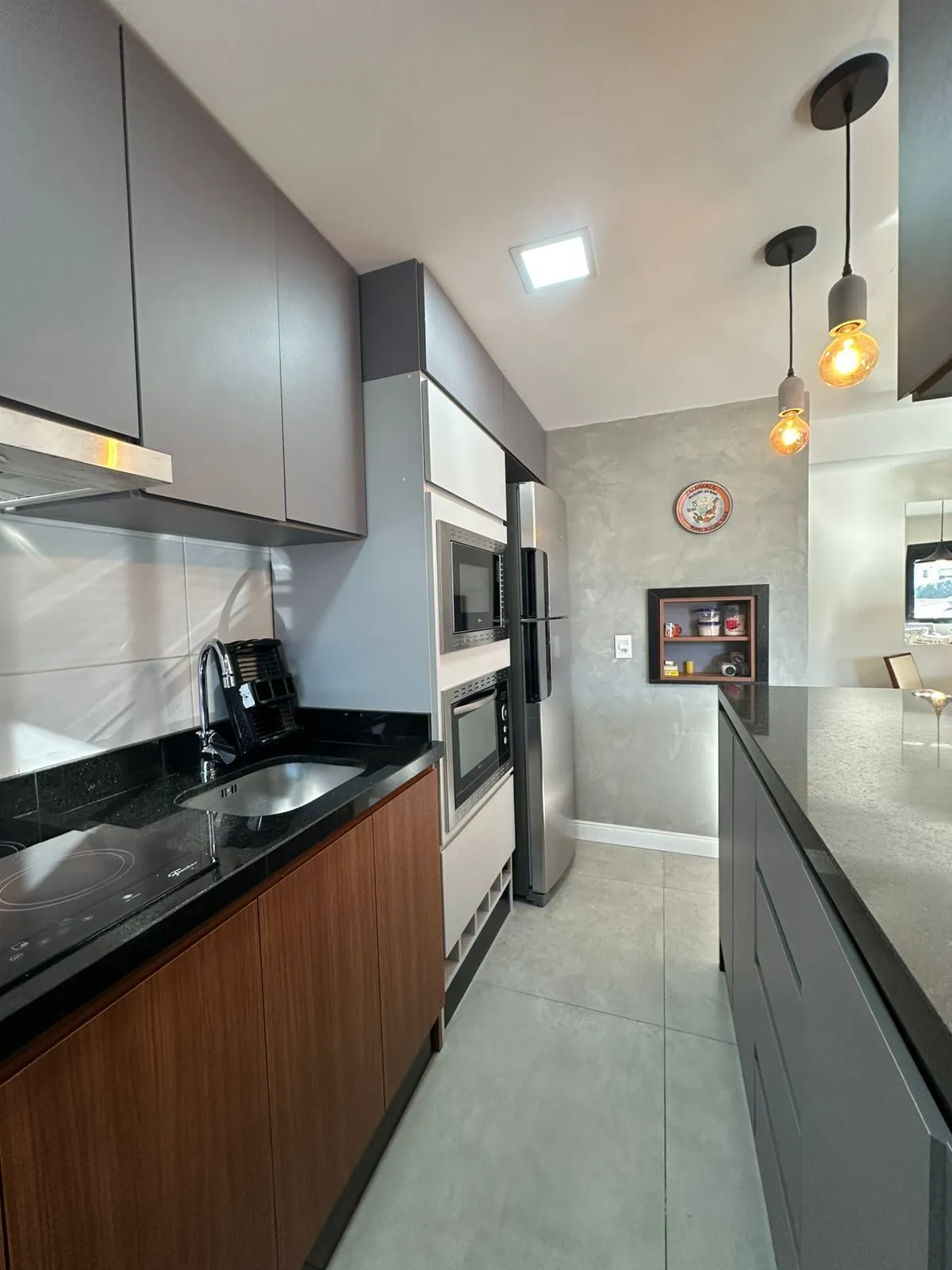 Imagem Apartamento Mobiliado e Reformado com Closet, Churrasqueira e Infraestrutura Completa no Centro de Porto Alegre