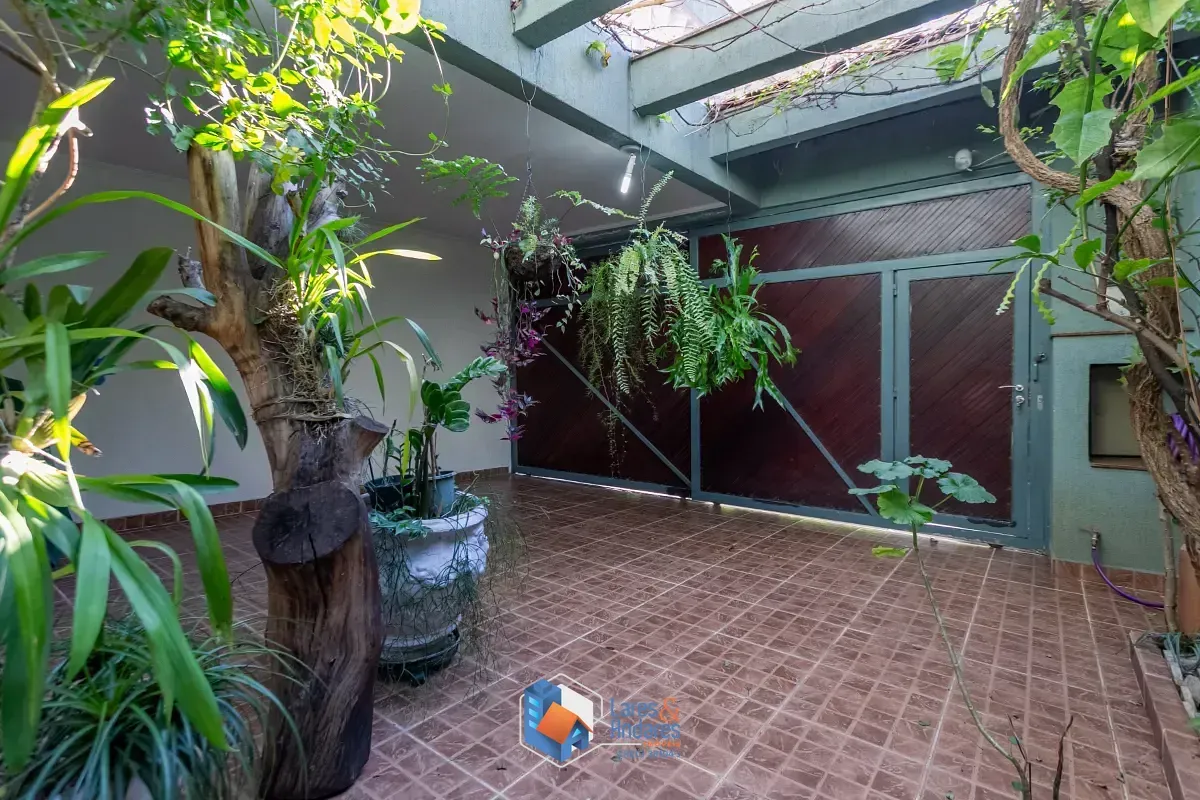 Imagem Sobrado para venda em Jardim Santo Antoninho com 3 quartos, sendo 3 suítes, 150m²