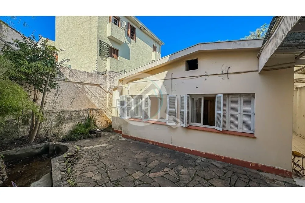 Imagem Ampla casa com 14 peças incluindo um anexo de 3 andares, salas com lareira, 2 suítes, 4 quartos, e...
