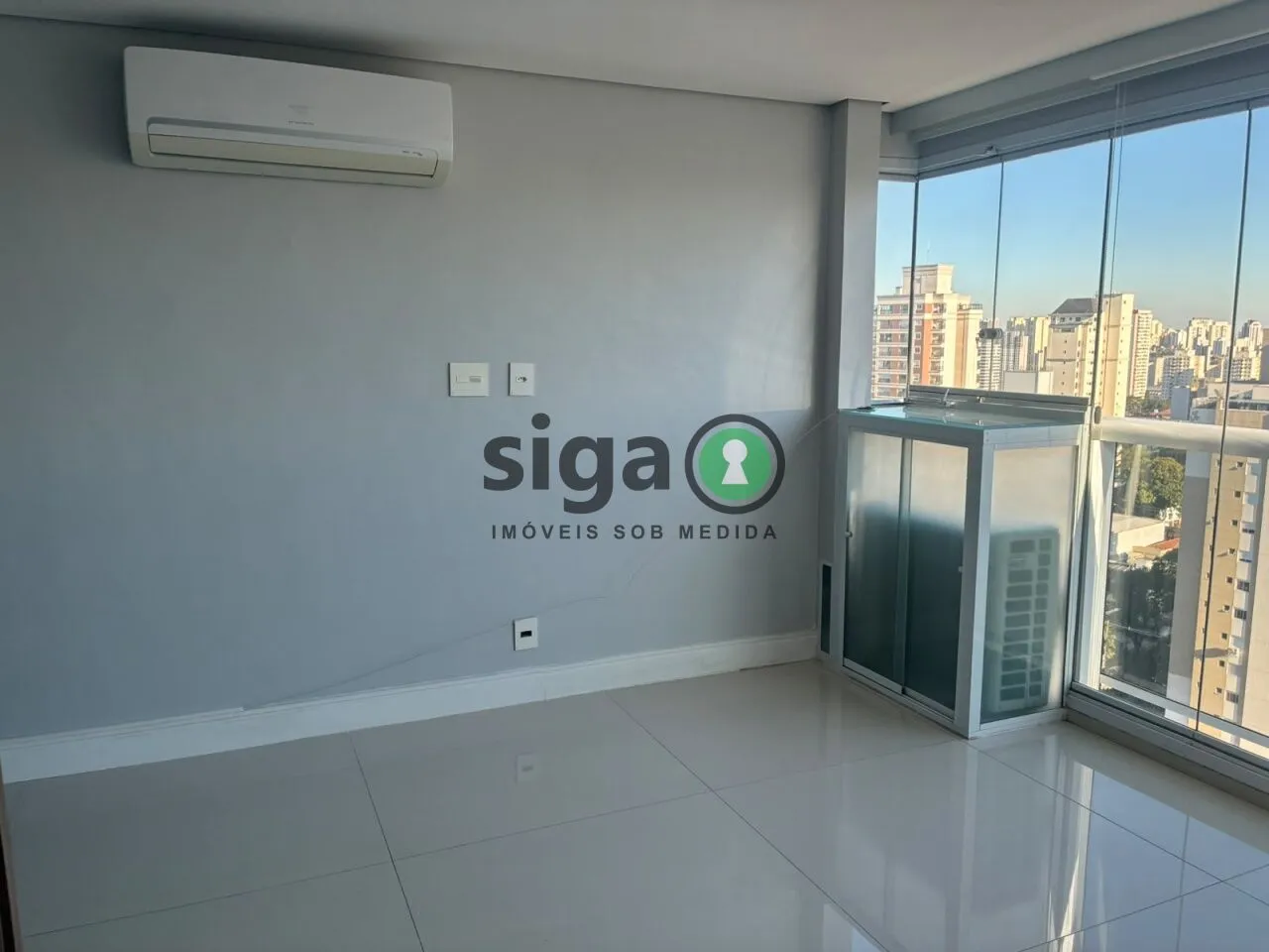 Imagem LOCAÇÃO Apartamento (Semi Mobiliado) Campo Belo com 2 quartos, uma suíte e duas Vagas