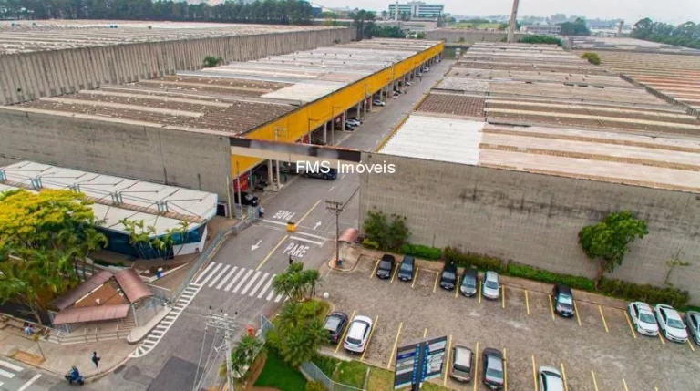 Imagem Galpão Comercial para Locação em Barueri-SP, Bairro Tamboré: 8 Banheiros, 6 Vagas de Garagem, 1.706m² de Área!