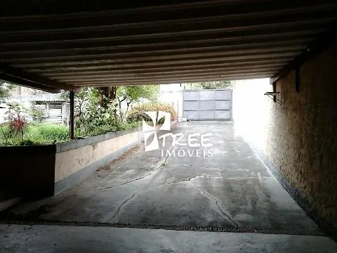 Imagem LOCAÇÃO COMERCIAL DE CASA NO JARDIM PLANALTO, EM ARUJÁ/SP, 400m² com 4 dorm, 3 salas, quintal amplo, churrasqueira e garagem p/ 4 autos. CONSULTE-NOS.