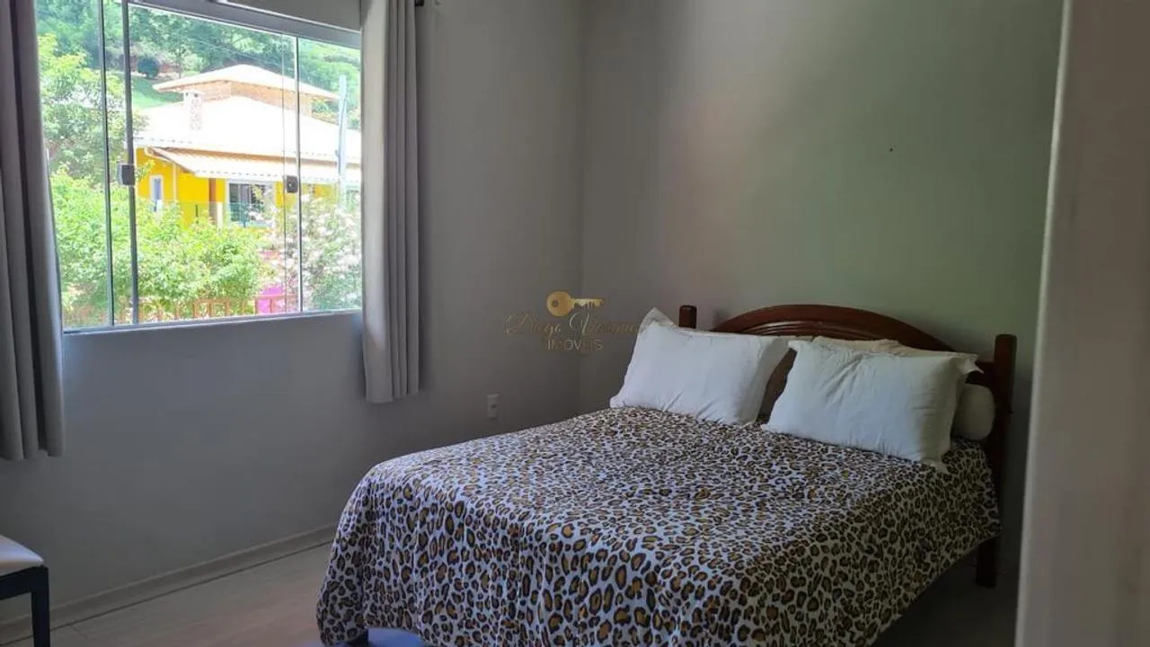 Imagem Casa em Condomínio para Venda em Teresópolis / RJ no bairro Vale Alpino