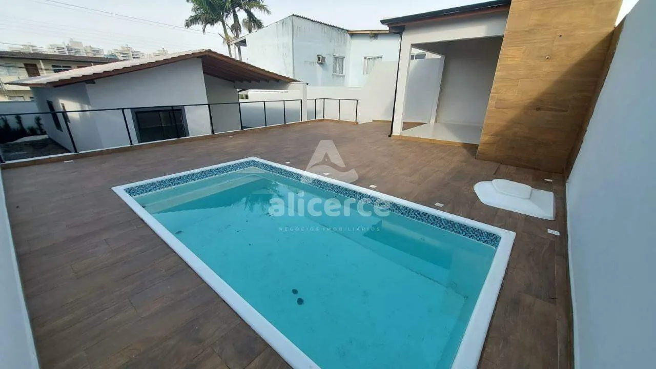 Foto do imóvel CASA 3 QUARTOS COM SUÍTE, PISCINA E EDÍCULA - SERRARIA - SÃO JOSÉ/SC