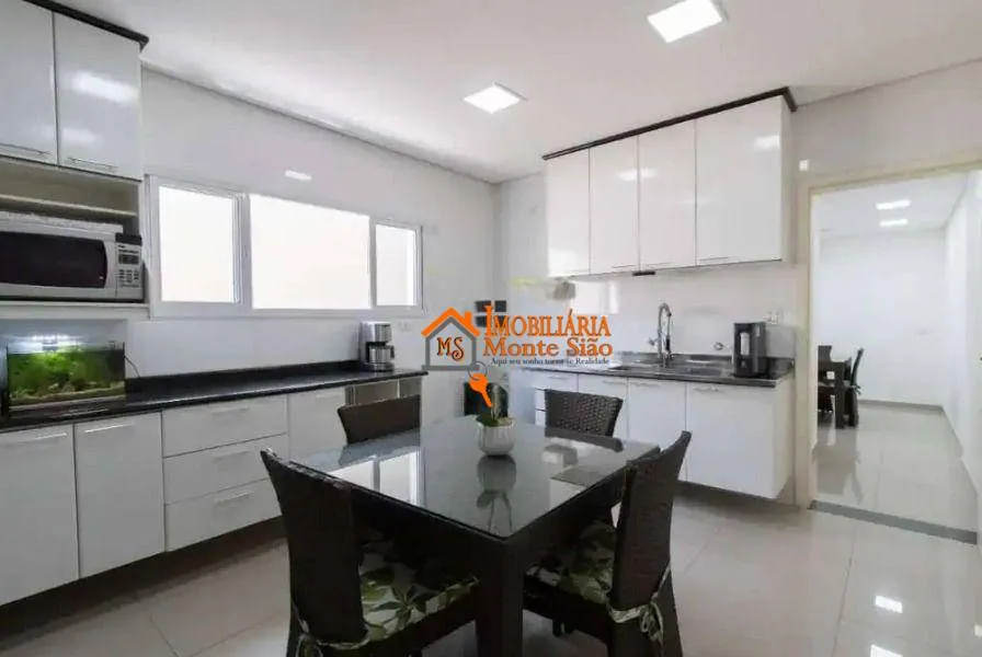 Imagem Sobrado com 3 dormitórios à venda, 195 m² por R$ 1.010.000 - Jardim Vila Galvão - Guarulhos/SP