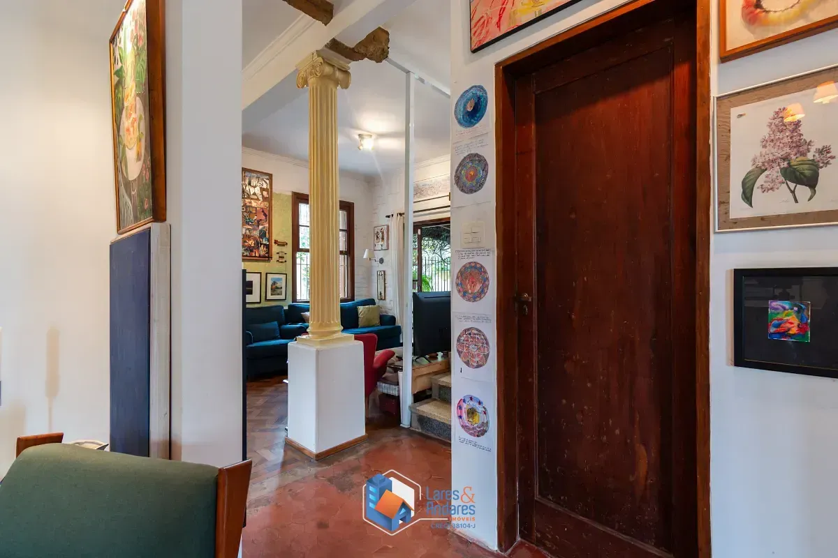 Imagem Casa para venda em Pacaembu com 5 quartos, sendo 2 suítes, 400m²