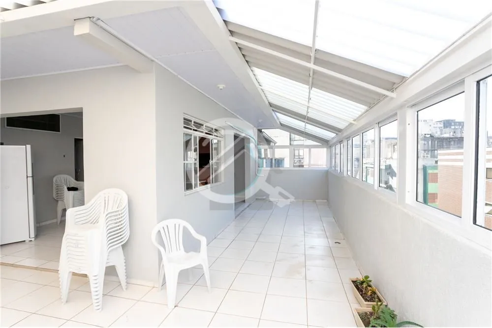 Imagem Descubra a combinação perfeita de praticidade e tranquilidade nesta sala comercial localizada no c...