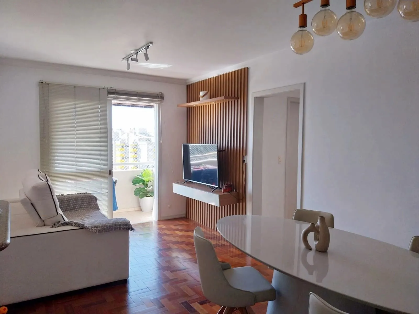 Imagem Apartamento de 2 dormitórios com vaga de garagem e sacada no Bairro Santana