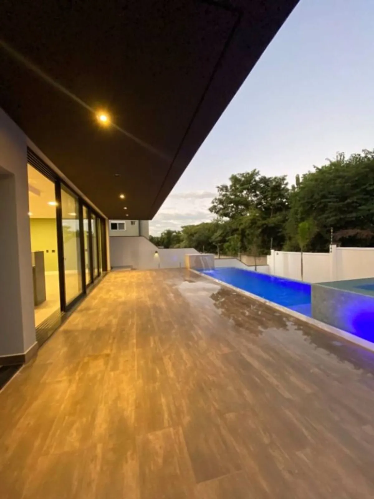 Imagem Casa Triplex no Condomínio Alphaville Nova Esplanada 1