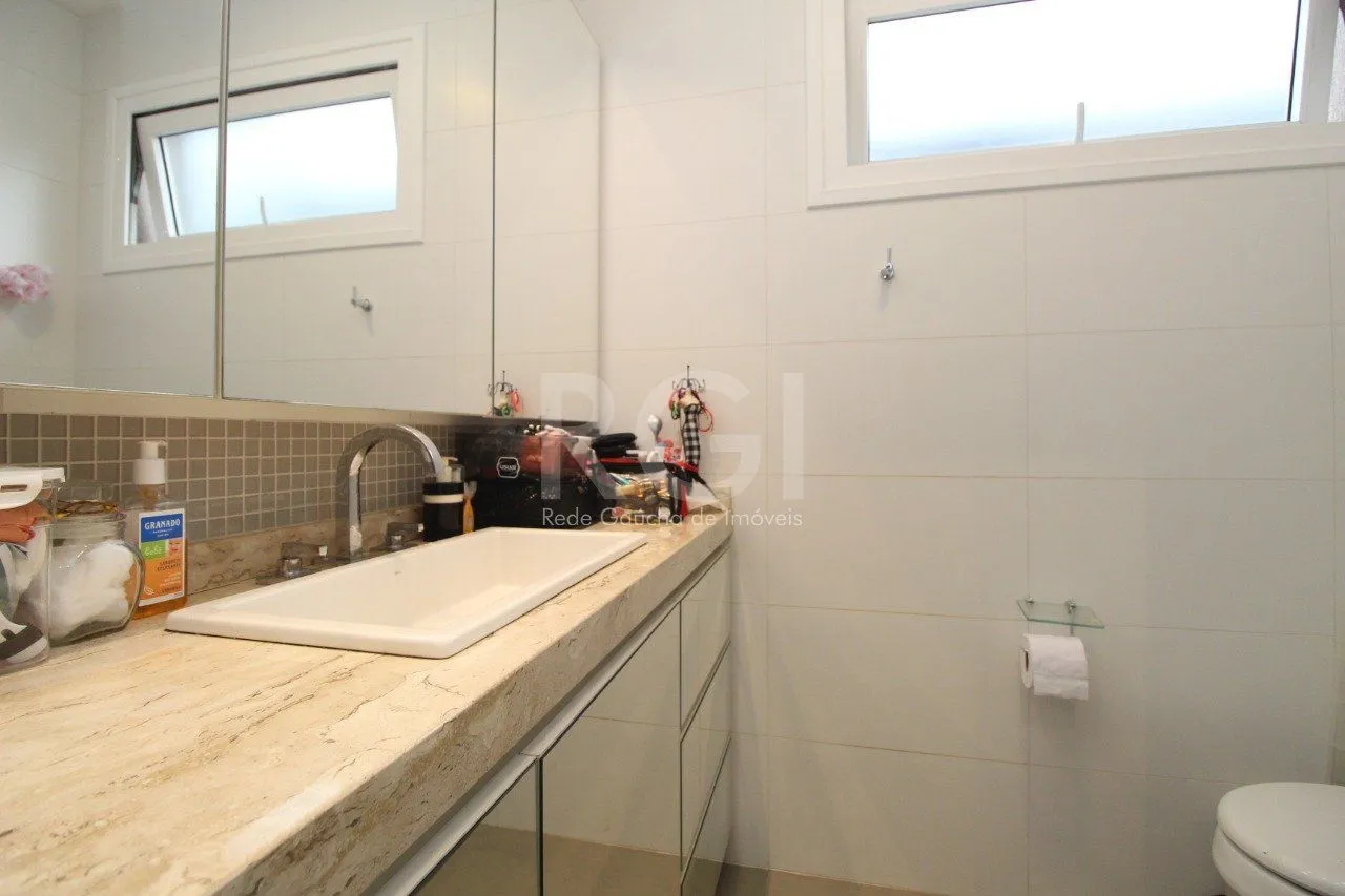 Imagem Cobertura para Venda - 106.84m², 3 dormitórios, sendo 2 suites, Petrópolis