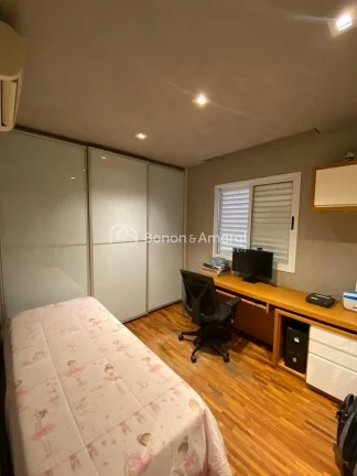 Imagem Este apartamento está localizado em uma das regiões mais valorizadas de Campinas, na Rua Hermantin...