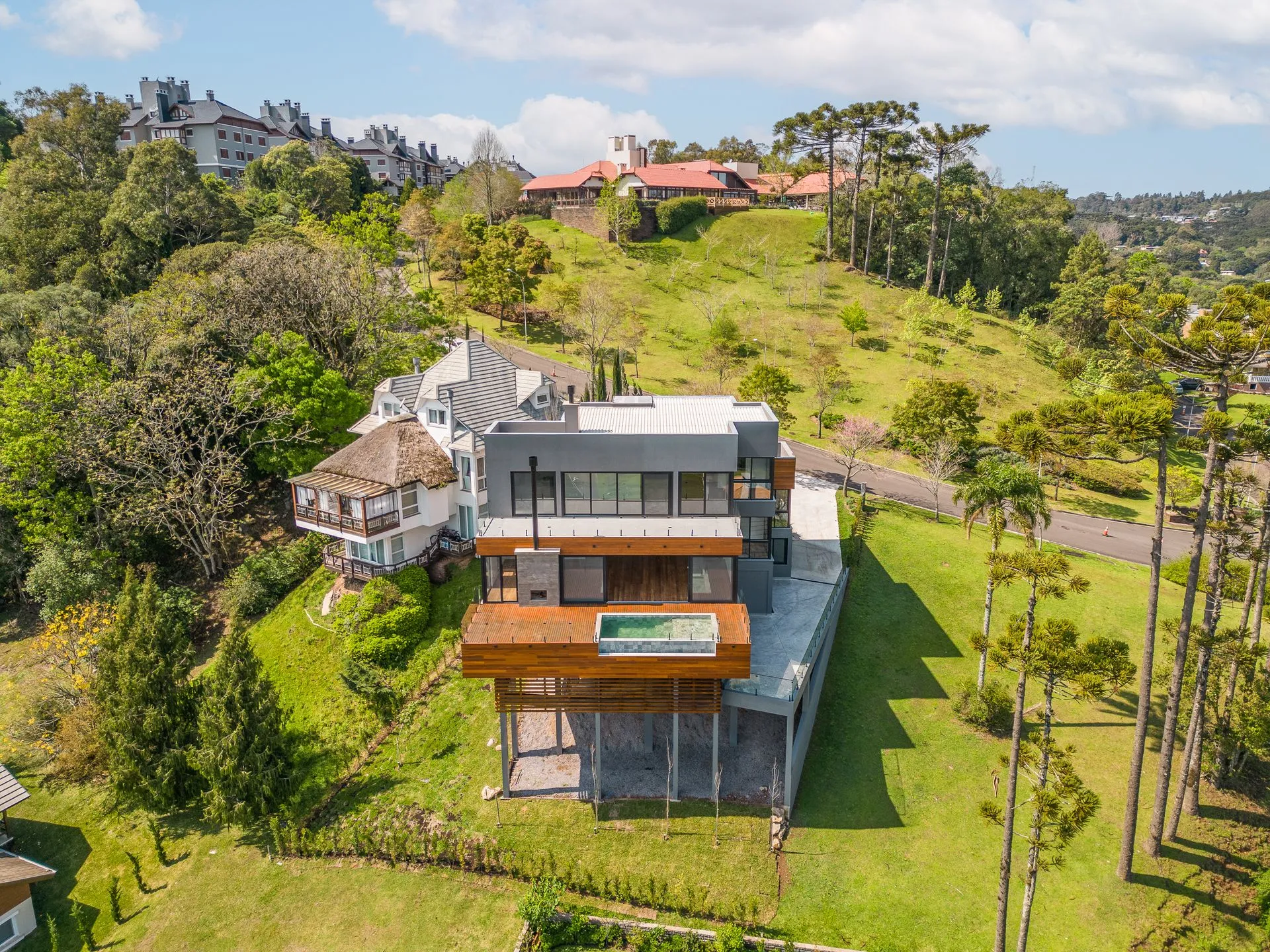 Imagem Casa à venda em Gramado, Bavaria, com 5 quartos, 580m2