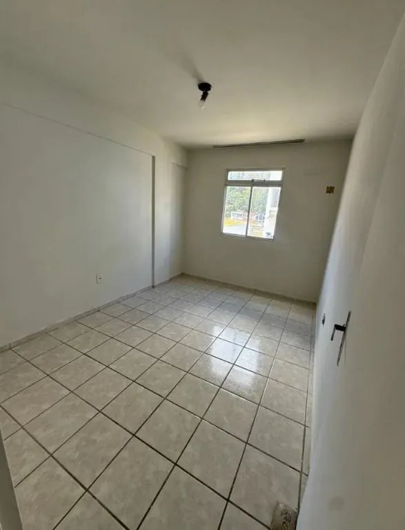 Imagem Apartamento amplo em Manaíra, com 4 quartos, suíte, dependência, 2 vagas, elevador e localização privilegiada perto da praia.