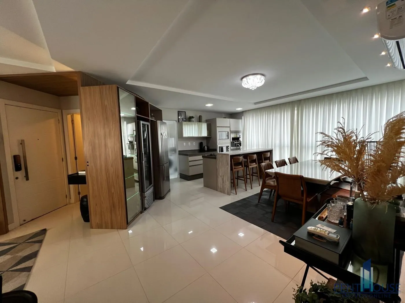 Imagem Apartamento Zona Central para Venda em Balneário Camboriú, CENTRO, 3 dormitórios, 3 suítes, 4 banheiros, 2 vagas