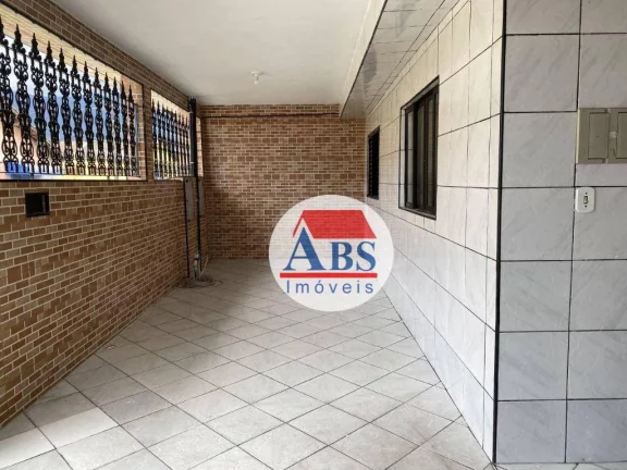 Casa sobradada com entrada independente. Aceita financiamento.
