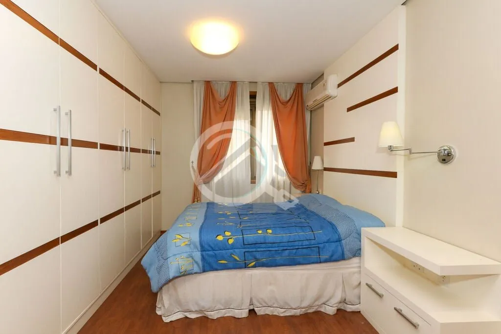 Imagem Apartamento com 67m2 privativos mobiliado e equipado com eletrodomésticos e split. Imóvel bem vent...